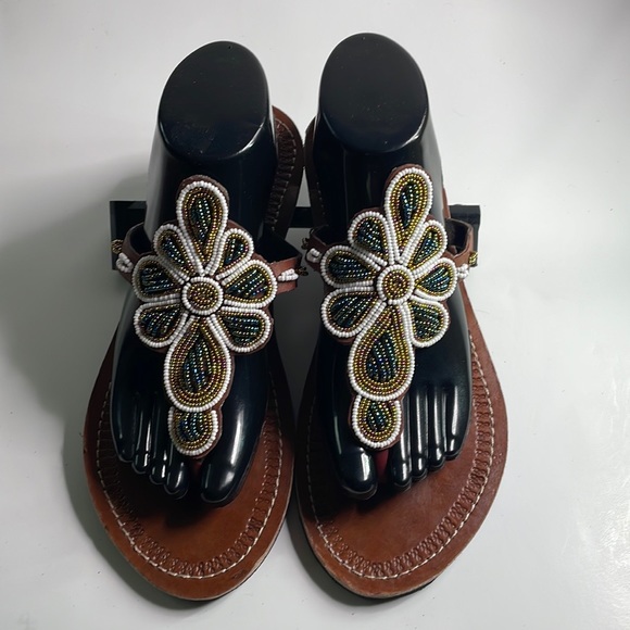 Beautiful Masai Slippers - Picture 4 of 4